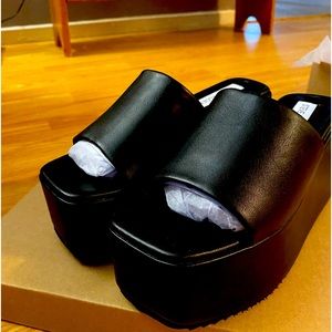 Steve Madden Darya platform slides BNIB